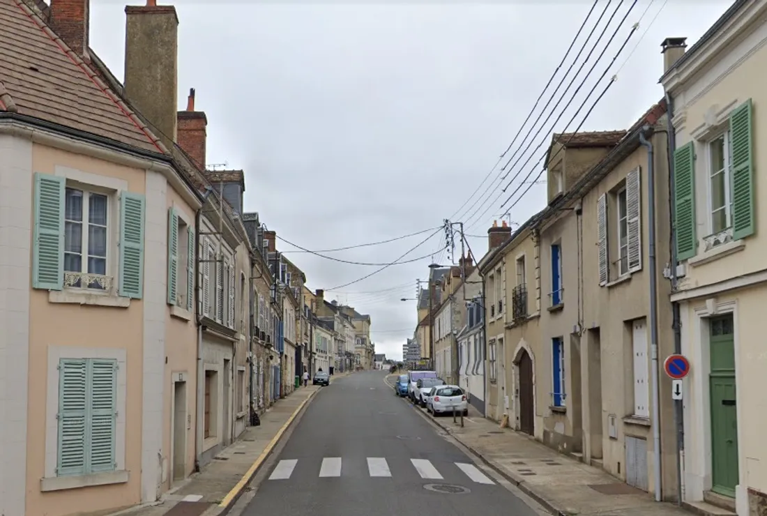A Nogent-le-Rotrou, la rue Gouverneur